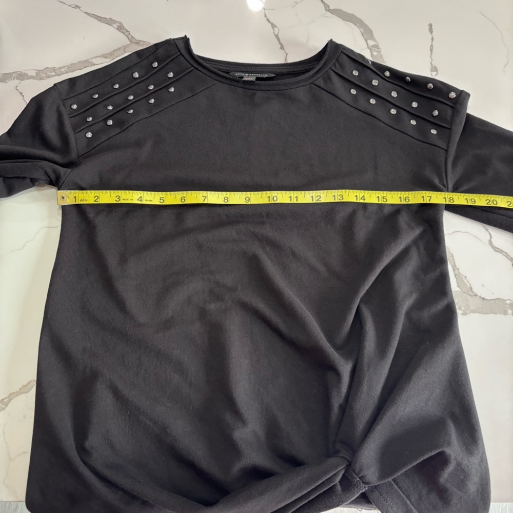 Rock & Republic Women’s Black Studded Twist Knot Hem Sweatshirt Top Size Small - Picture 13 of 15